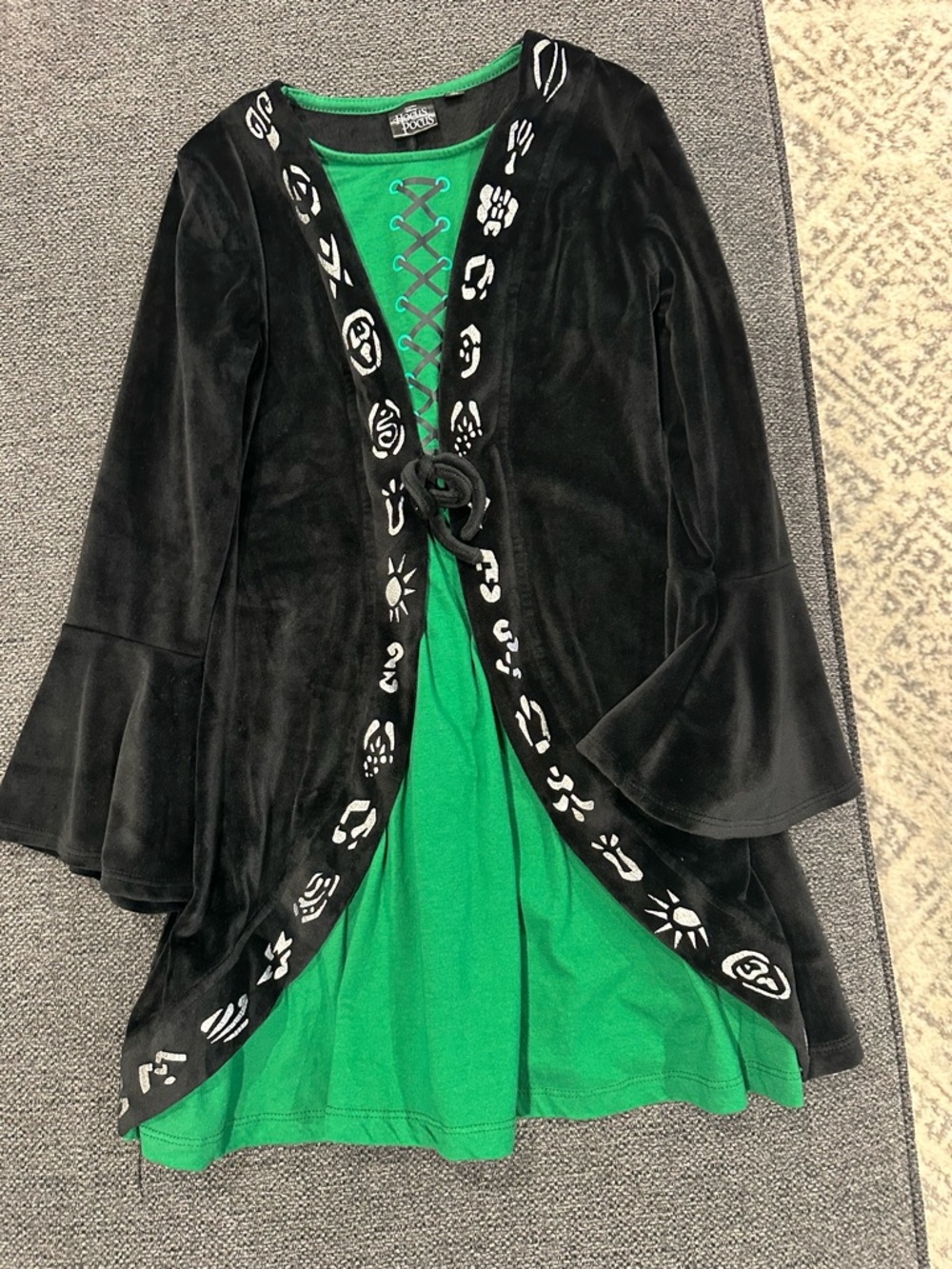 Hocus Pocus Disney Black and Green Velvet-Style Witch Dress Costume